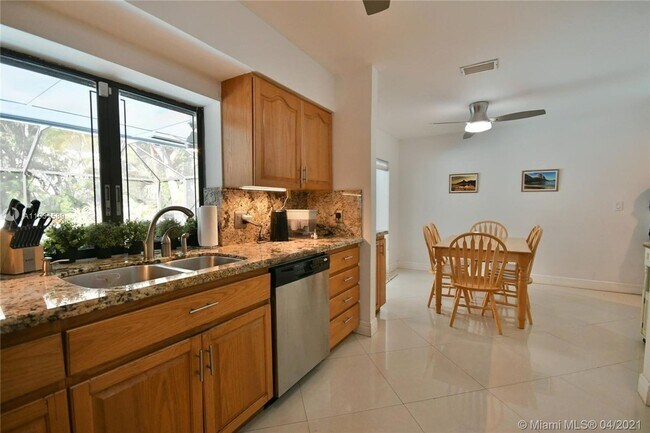 Foto del edificio - Beautiful home in quiet neighborhood