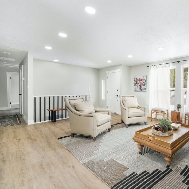 Foto del edificio - 450 Scenic Dr