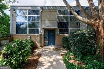 Building Photo - 400 Village Pkwy