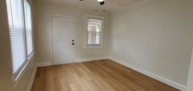 Building Photo - Updated 2 bedroom Townhouse - Garfield Park-South Neighborhood