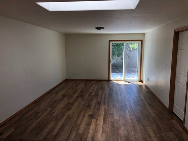 Foto del edificio - 21696 SW Jay St