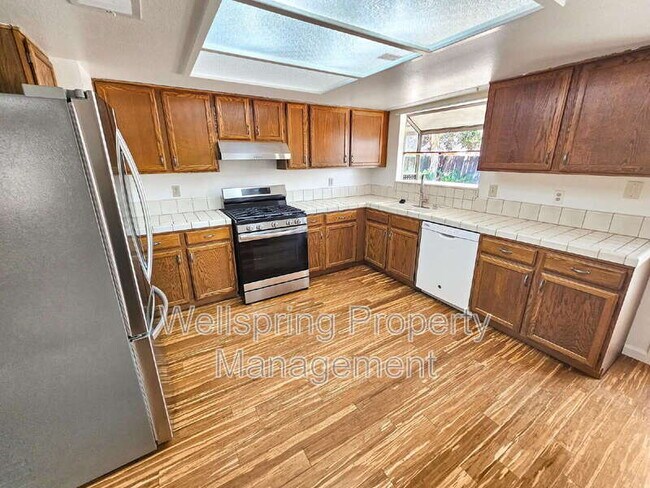 Foto del edificio - 528 Heatherglen Dr