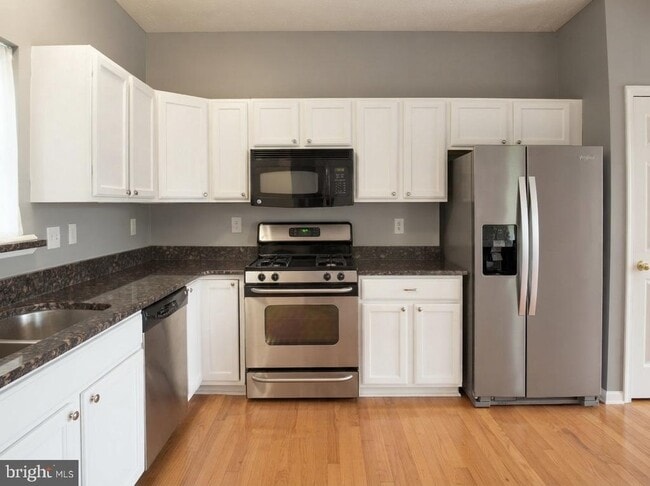 Building Photo - 9746 Harvester Cir