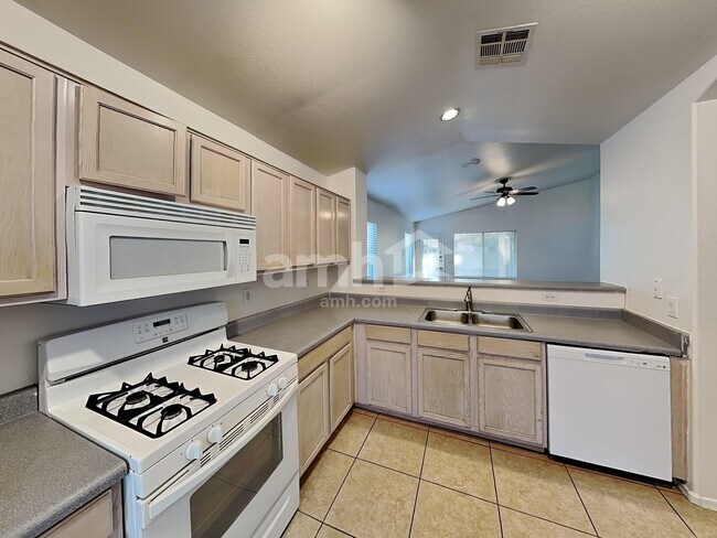 Foto del edificio - 9045 W Holly St