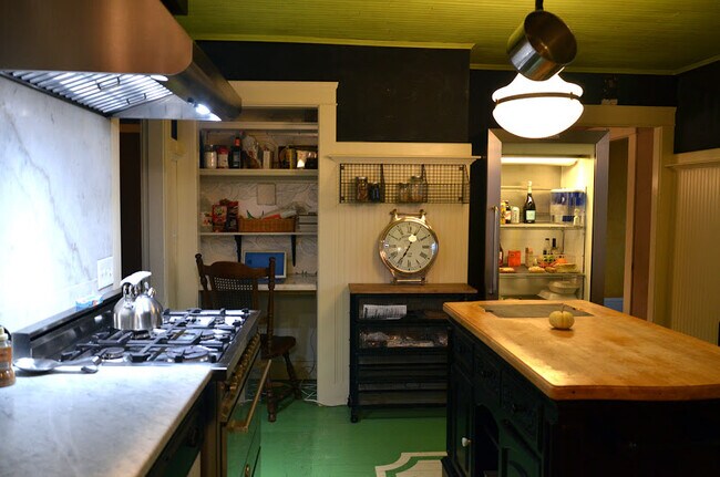 Foto del edificio - 799 Manton Ave