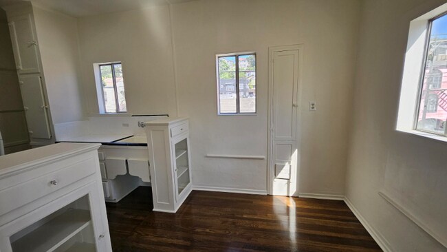 Building Photo - 1425 Echo Park Ave