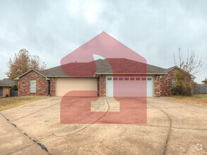 Building Photo - 2711 Silvertree Dr