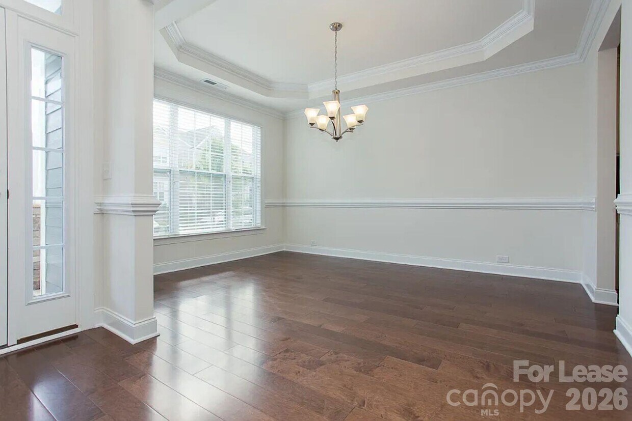 Building Photo - 10524 Royal Winchester Dr