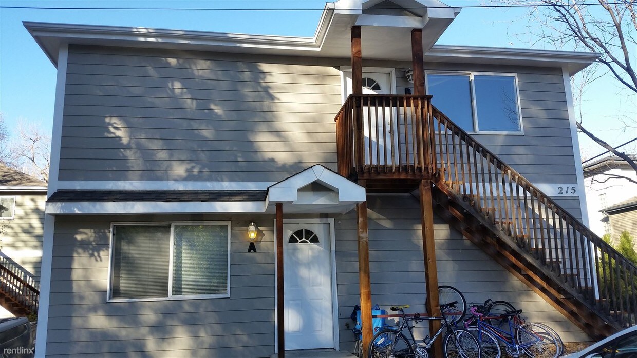 Primary Photo - 215 W Myrtle St