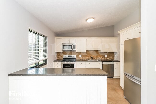 Foto del edificio - 5571 Creekwood Cir