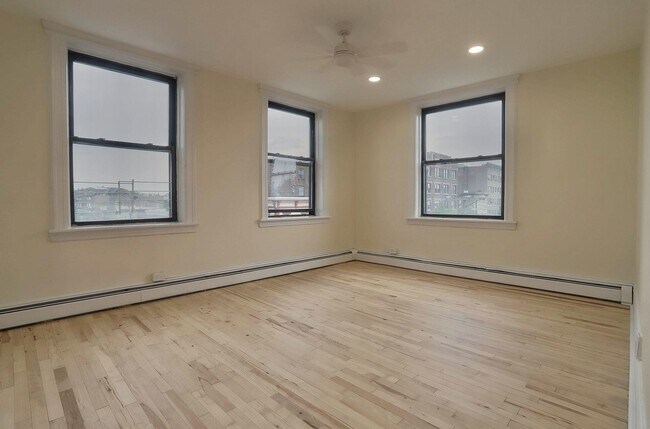 Foto del edificio - 327 8th St