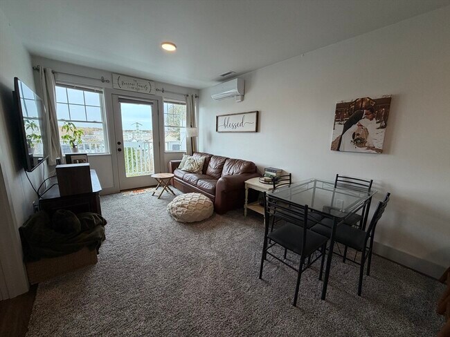 Foto del edificio - 5 W Dane St