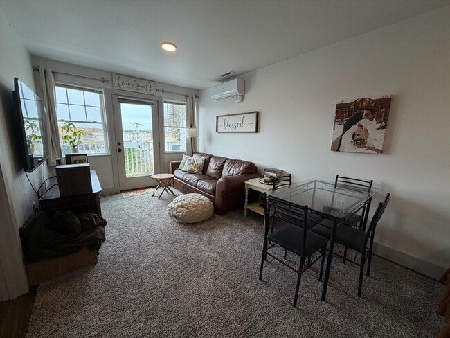 Building Photo - 5 W Dane St