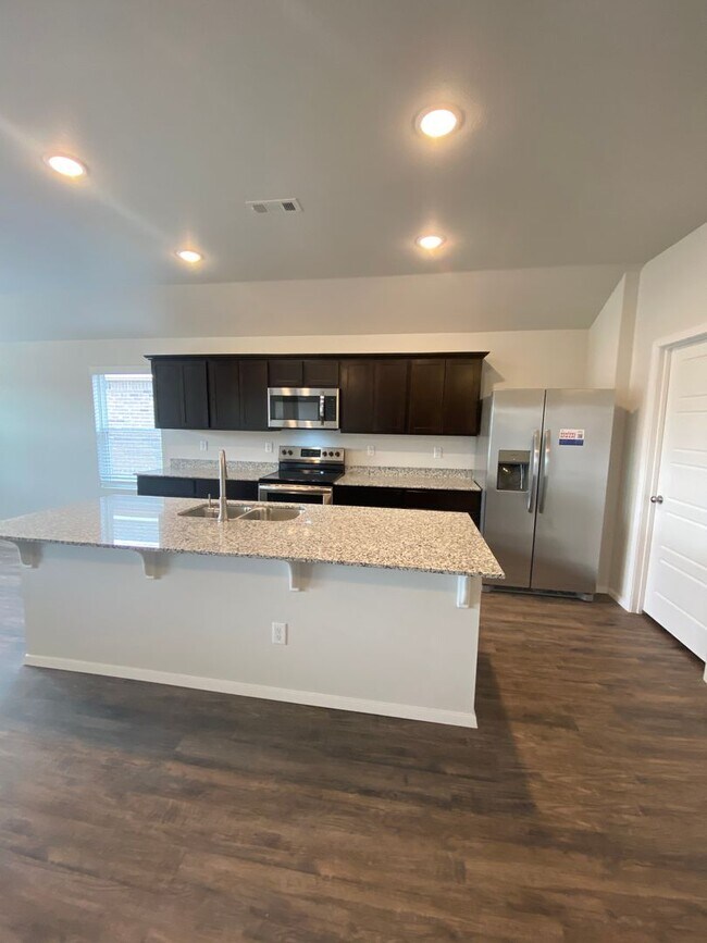 Foto del edificio - PRE-LEASING NOW!! Three Bedroom | Two Bathroom Home in Regency Park