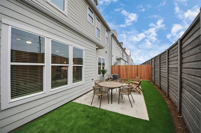Foto del edificio - 22009 Lesley Grove Ln