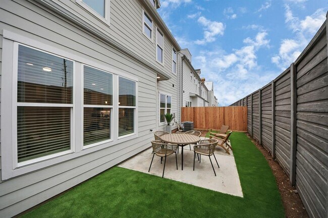 Building Photo - 22027 Ferguson Mdw Ln
