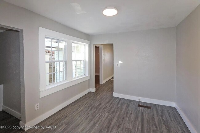 Building Photo - 806 S. Louisiana