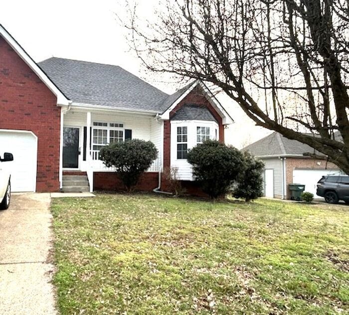 Mt Juliet 3 Bedroom 2 Bath Home with Fenced Backyard - Mt Juliet 3 Bedroom 2 Bath Home with Fenced Backyard