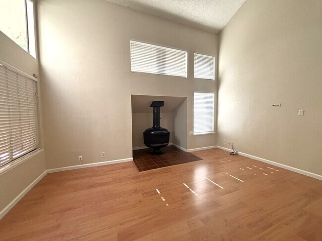 Photo - 3 Bedroom | 2.5 Bathroom | 2-Story Fremont... House