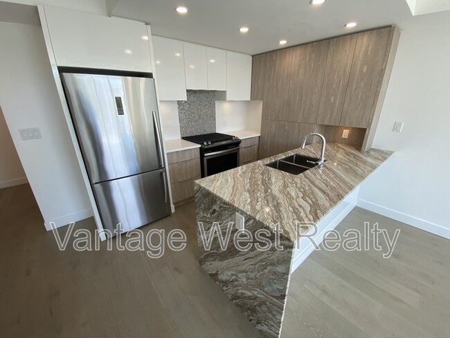 Building Photo - 1151-1151 Sunset Dr