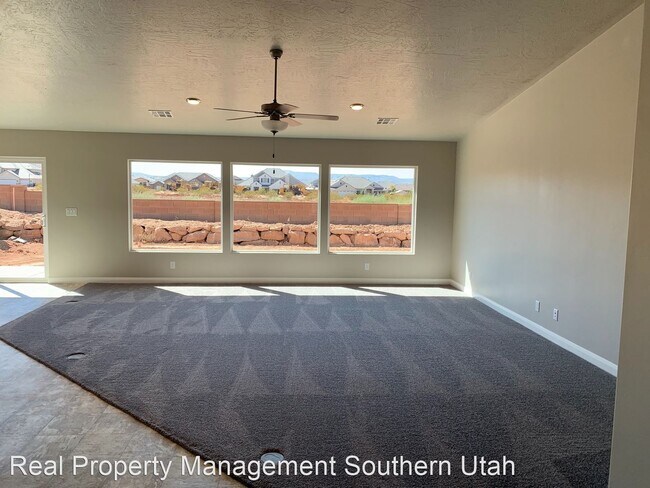 Foto del edificio - 4 br, 3 bath House - 1012 East 4090 South