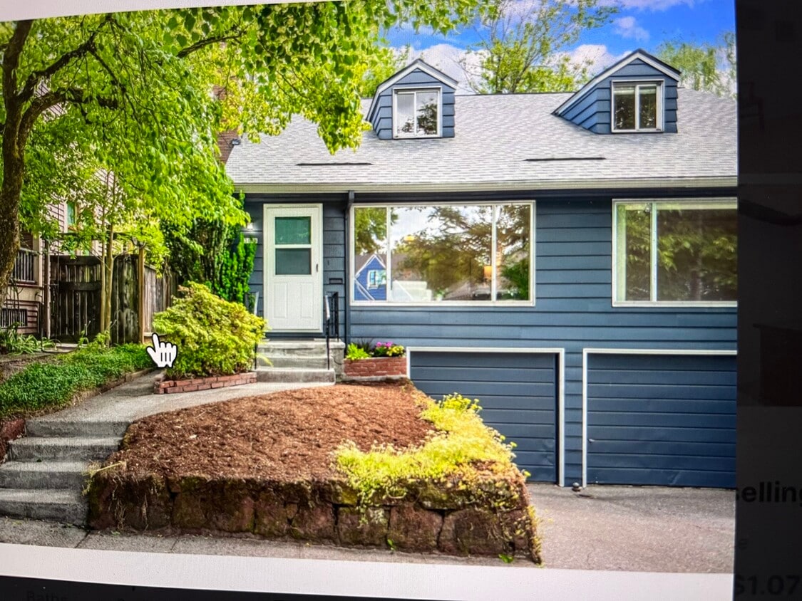 Primary Photo - 3038 NE Hoyt St