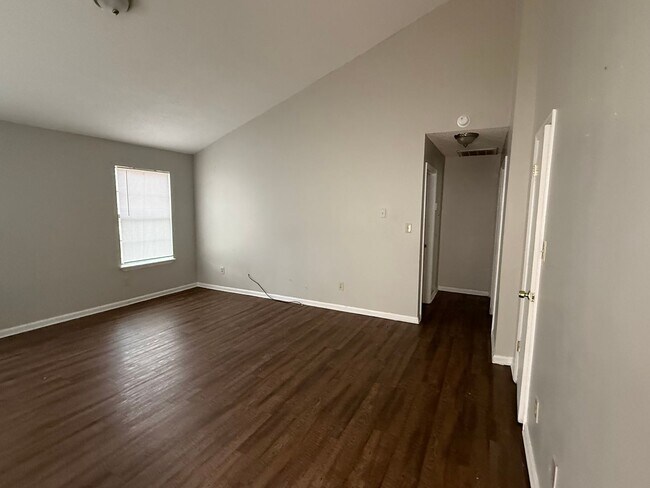 Foto del edificio - 304 Carriage Ln