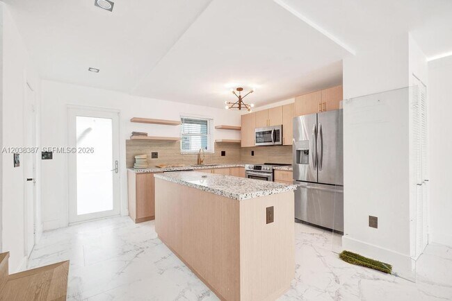 Foto del edificio - 2129 NE 123rd St