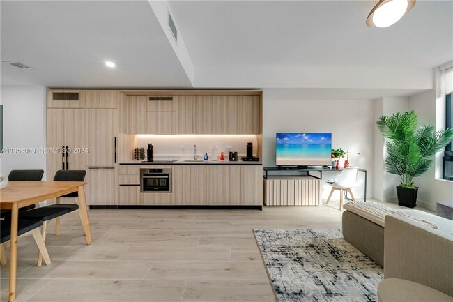 Building Photo - 225 N Miami Ave