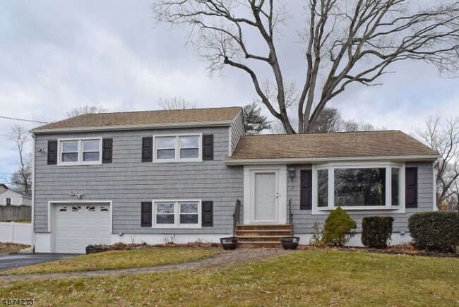 Building Photo - 17 Green Knolls Rd