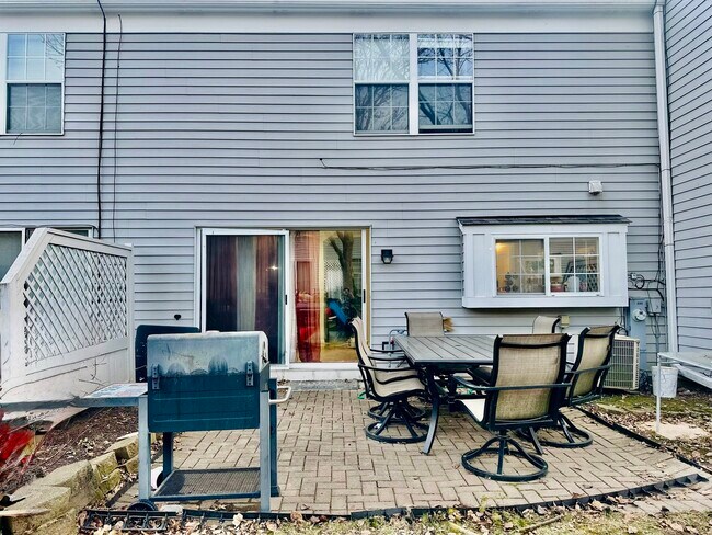 Building Photo - 225 Port Royal Cir