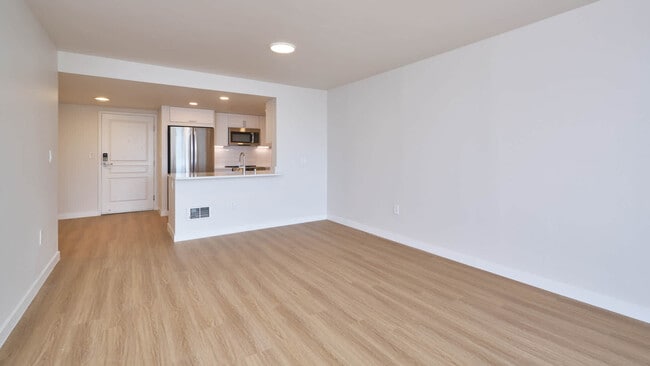 Sala de estar con suelo de superficie dura - Olympus