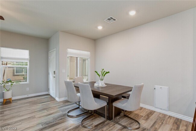 Foto del edificio - 7346 Sunray Point St