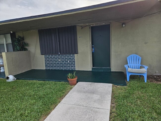 Building Photo - 17302 SW 105th Ave