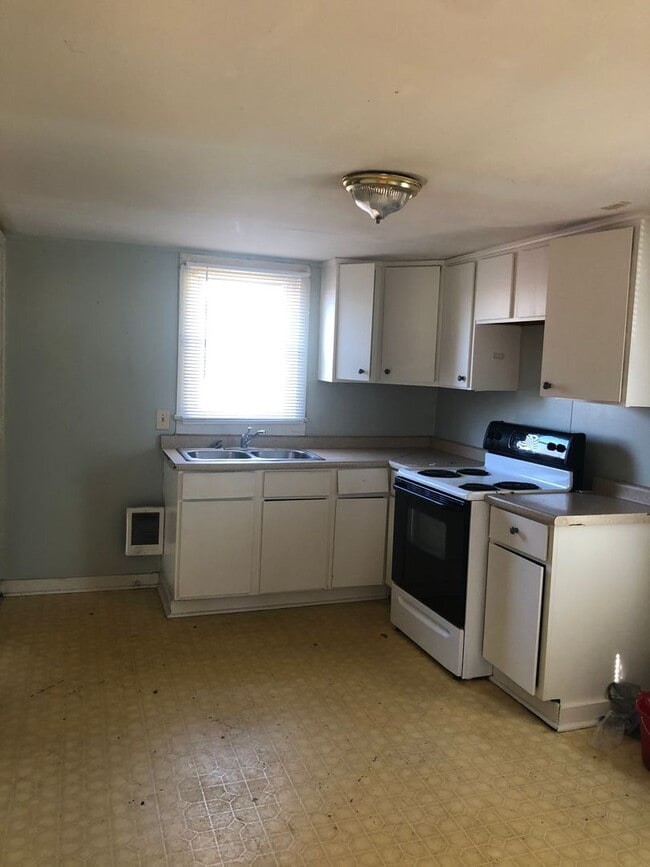 Foto del edificio - 1 Bed/1 Bath Upstairs Apartment located walking distance to Downtown Gallatin.