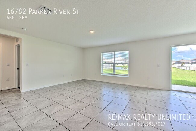 Foto del edificio - 16782 Parker River St