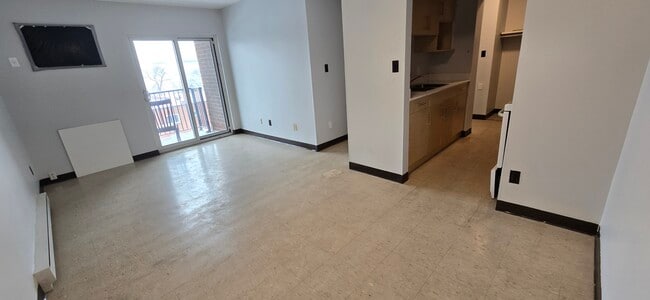 Building Photo - COZY 2BED/1BATH APARTMENT FOR SENIORS