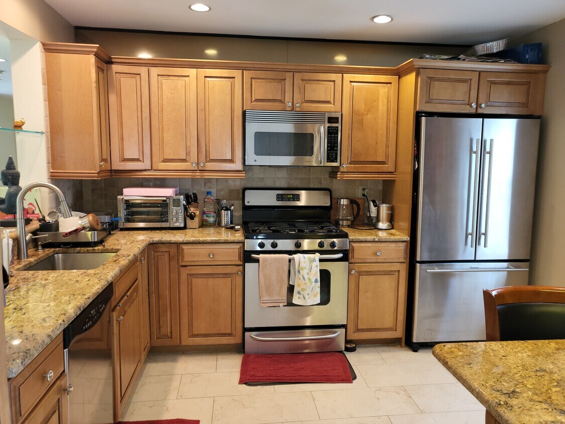 Primary Photo - 1310 Juniper Ct