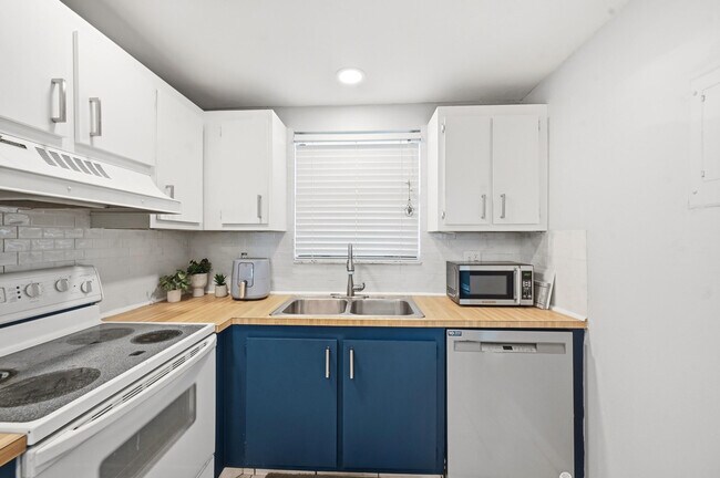 Foto del edificio - 2181 Woolbright Rd