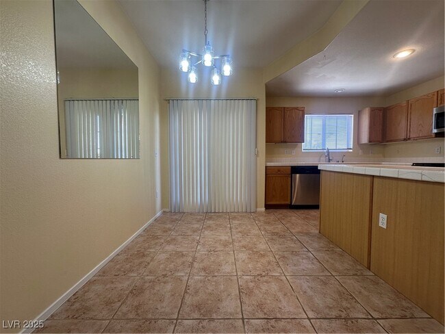 Foto del edificio - 352 Pine Haven St
