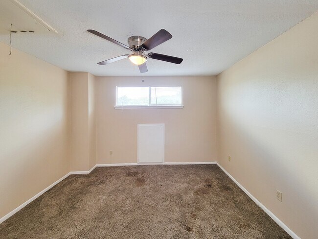 Building Photo - 2710 Quail Creek Dr