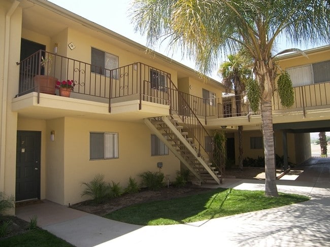 Building Photo - Palm Vista