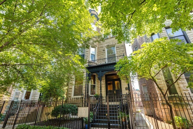 Foto del edificio - 921 W Newport Ave
