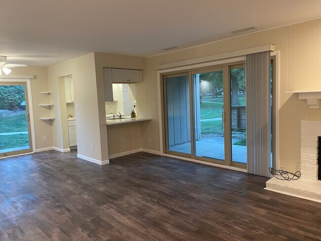 Building Photo - 2115 Melrose Dr