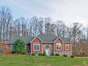 Building Photo - 35 Huyler Dr
