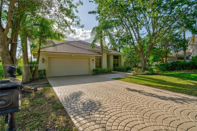 Foto del edificio - 1087 Deerwood Ln