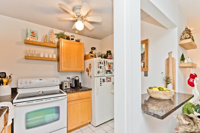 Foto del edificio - 2740 N Pine Grove Ave