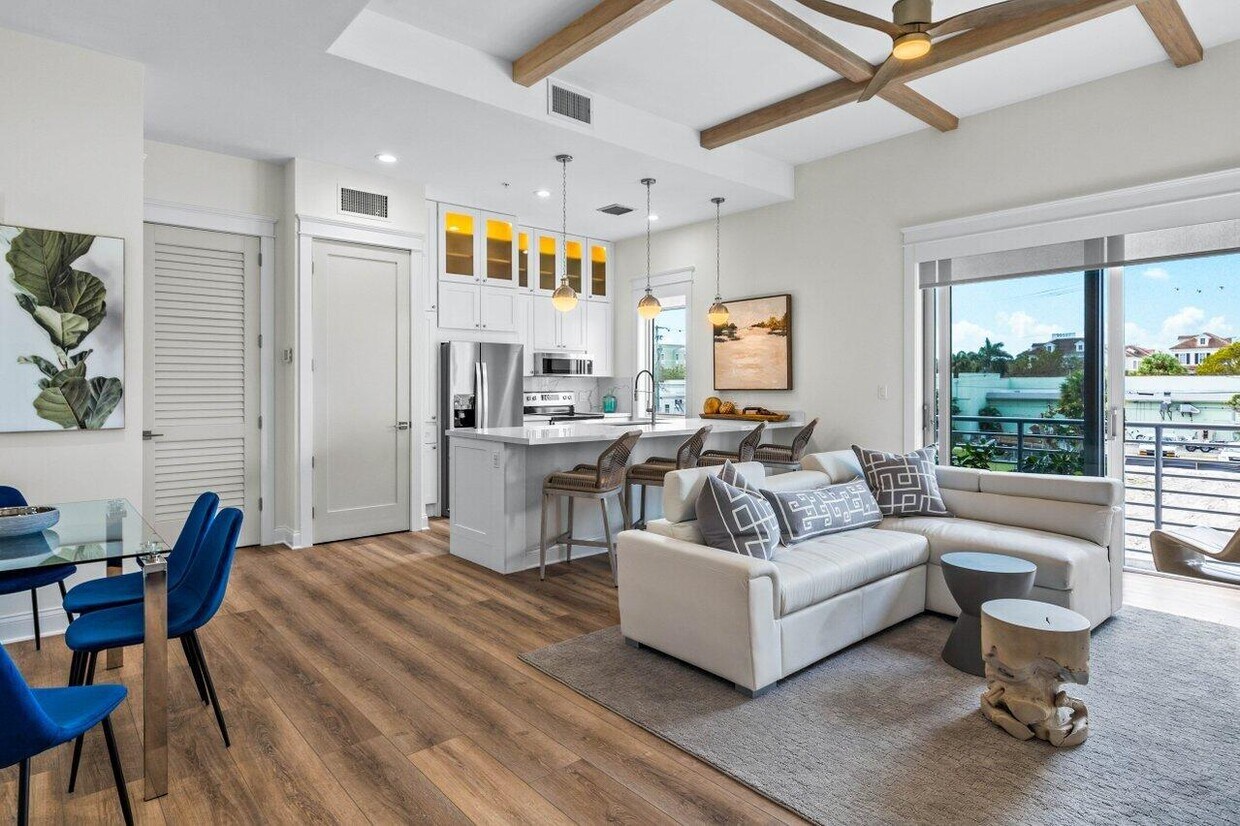 Foto principal - 325 NE 3rd Ave