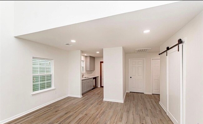 Building Photo - 477 Highland Creek Pkwy