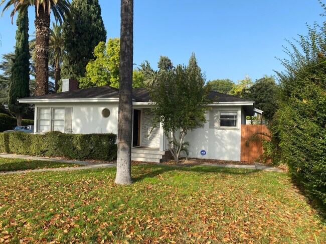 Building Photo - 5491 Magnolia Ave